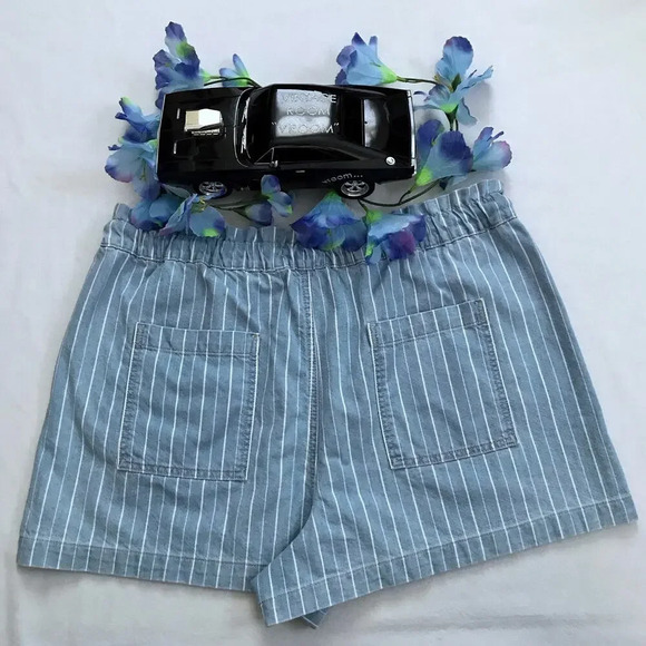 LOFT NWT Light Wash with Stripes Pull On Denim Shorts Women Various - Picture 5 of 10